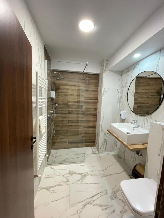 Hotel City Tulcea Bagian luar foto