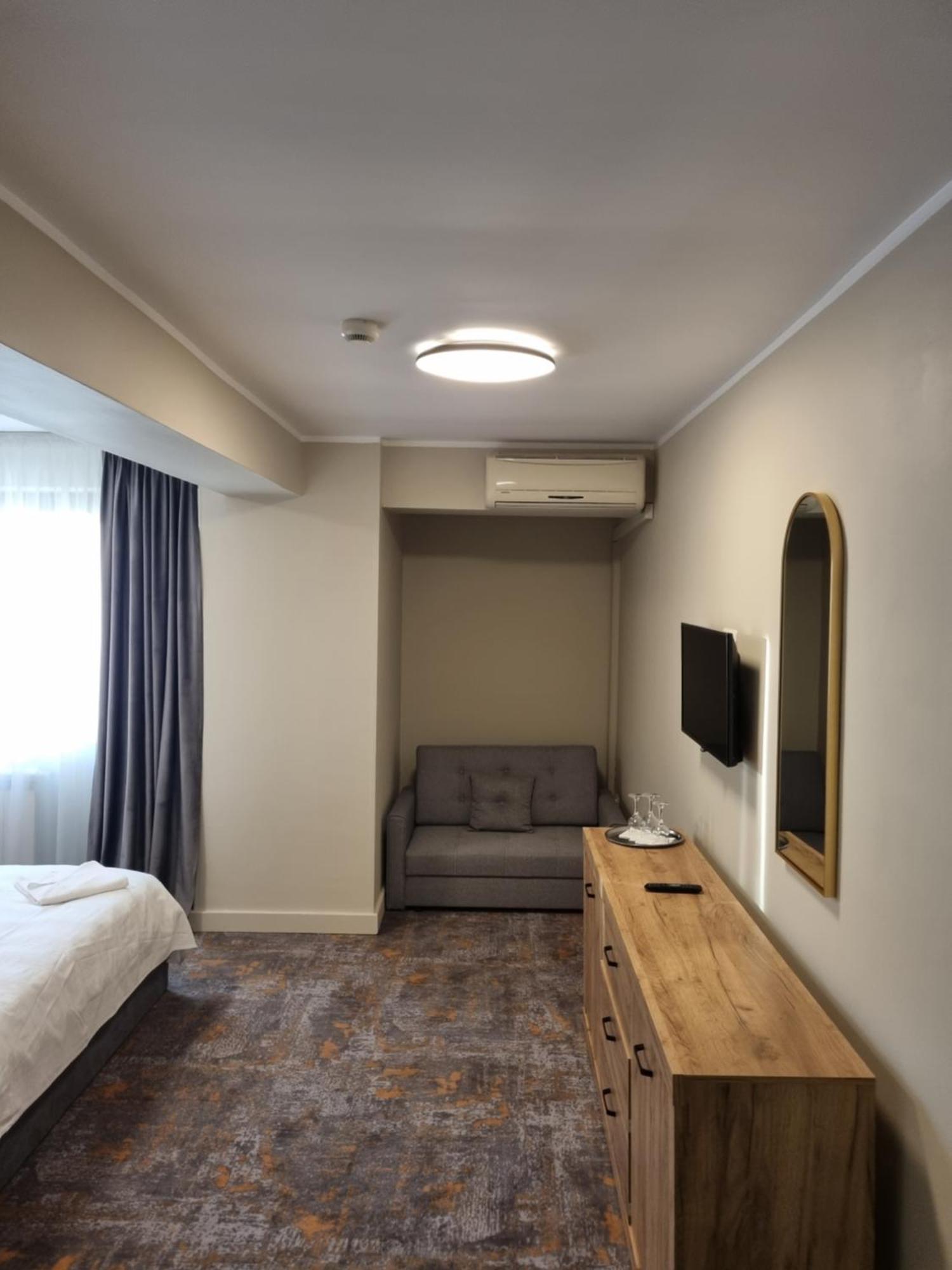 Hotel City Tulcea Bagian luar foto
