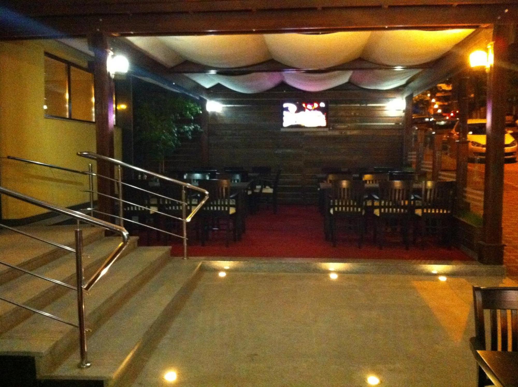 Hotel City Tulcea Bagian luar foto