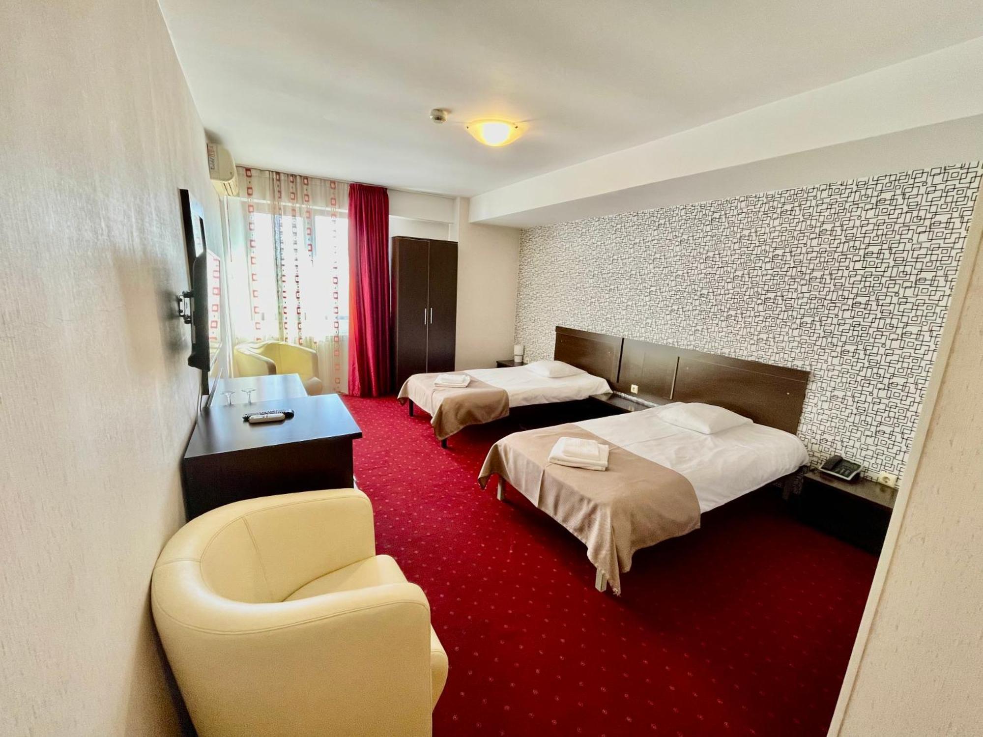 Hotel City Tulcea Bagian luar foto