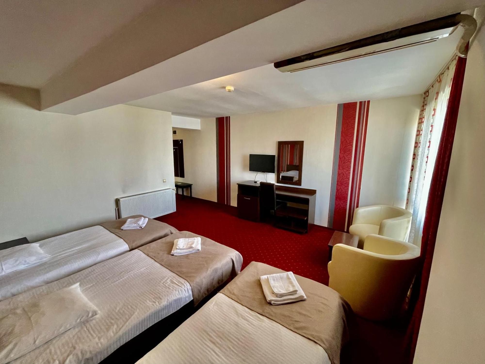Hotel City Tulcea Bagian luar foto