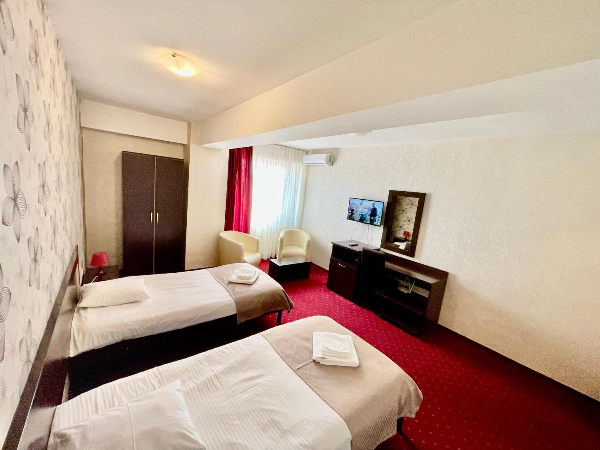 Hotel City Tulcea Bagian luar foto
