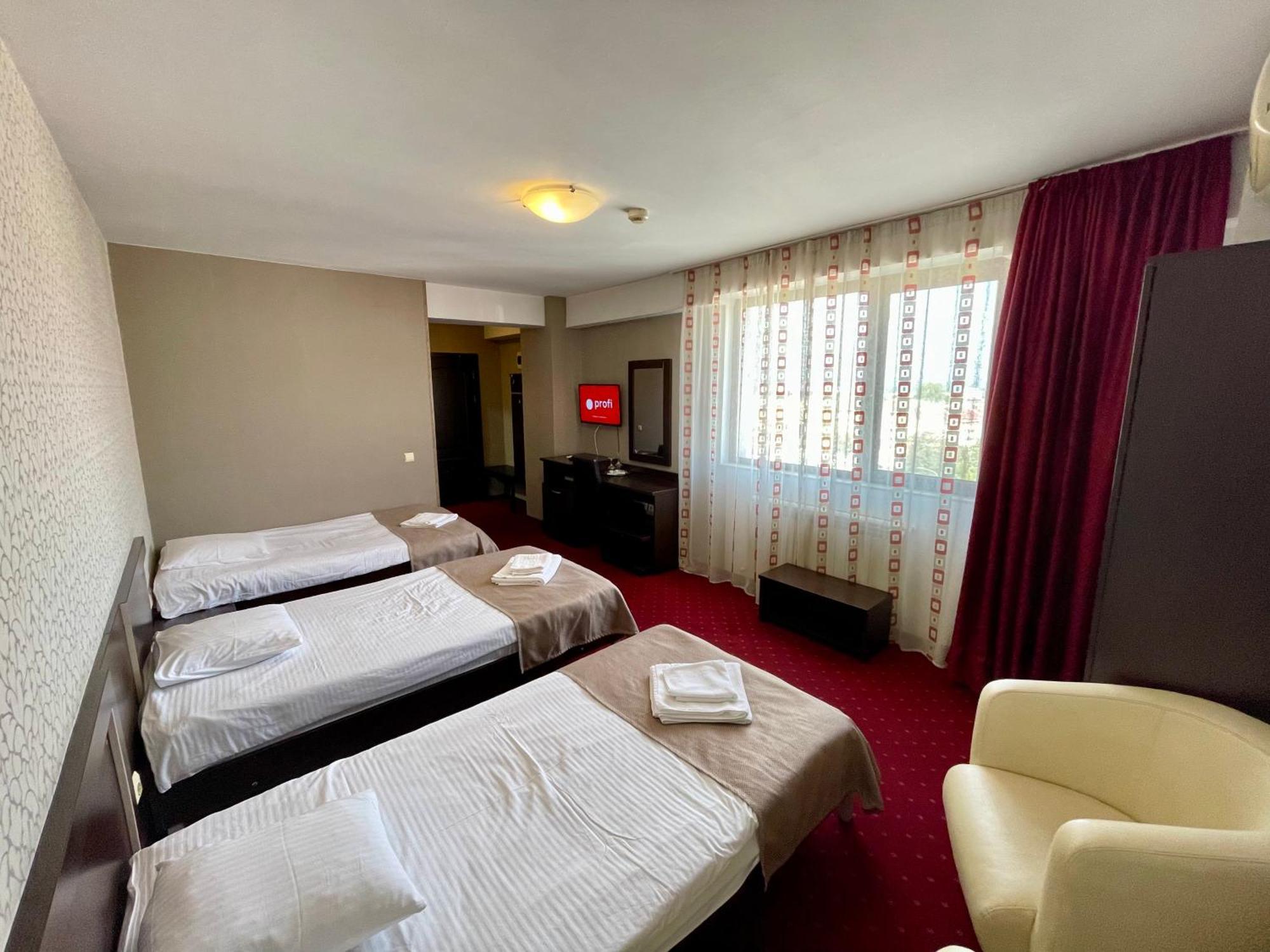 Hotel City Tulcea Bagian luar foto