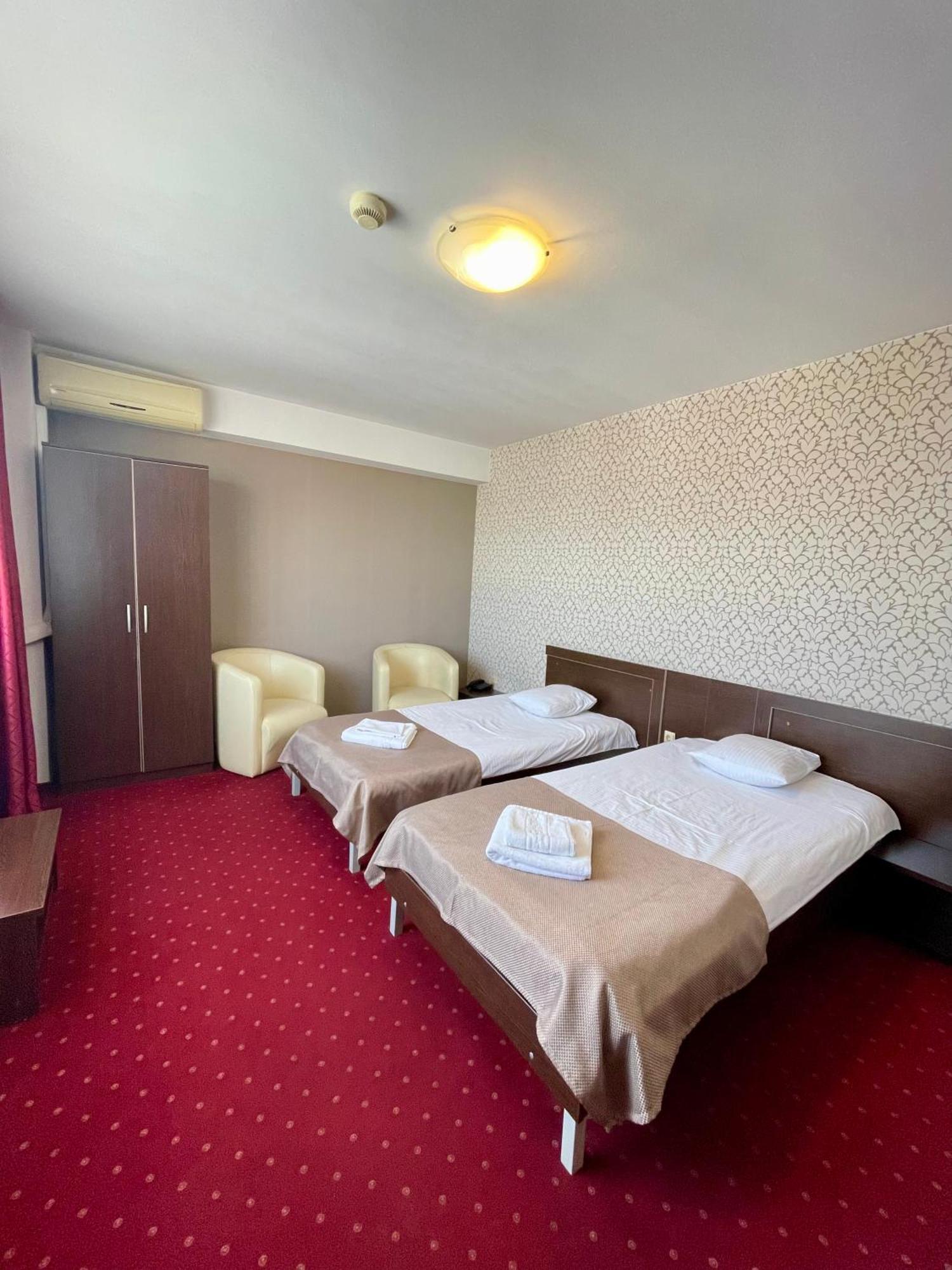Hotel City Tulcea Bagian luar foto
